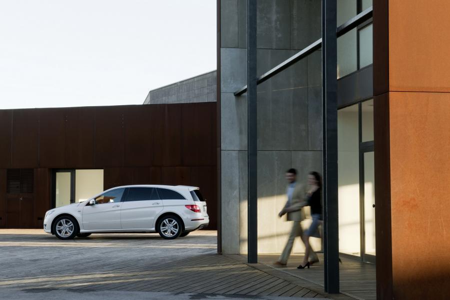  Mercedes-Benz R-Class 2011 года  (фото 63 из 186)